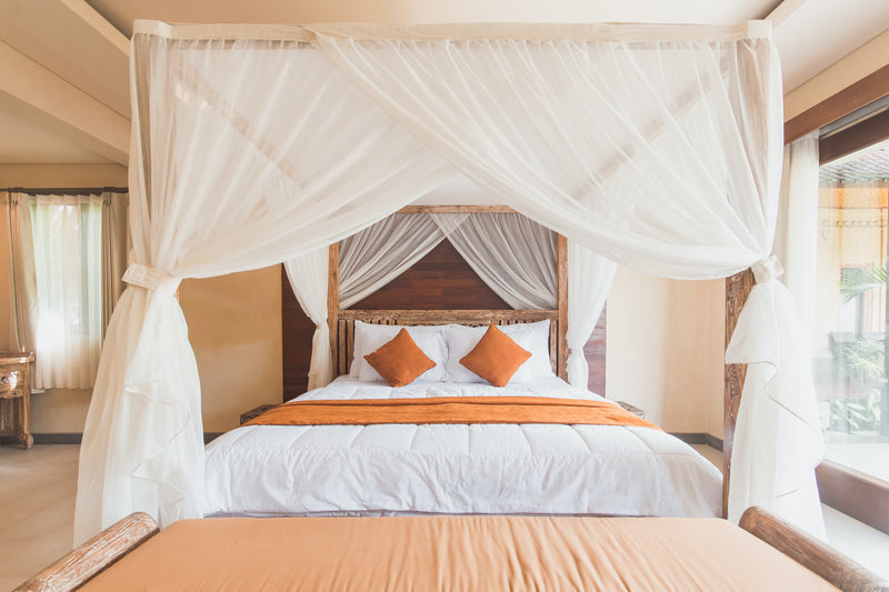 Rustige slaapkamer met twee persoons bed